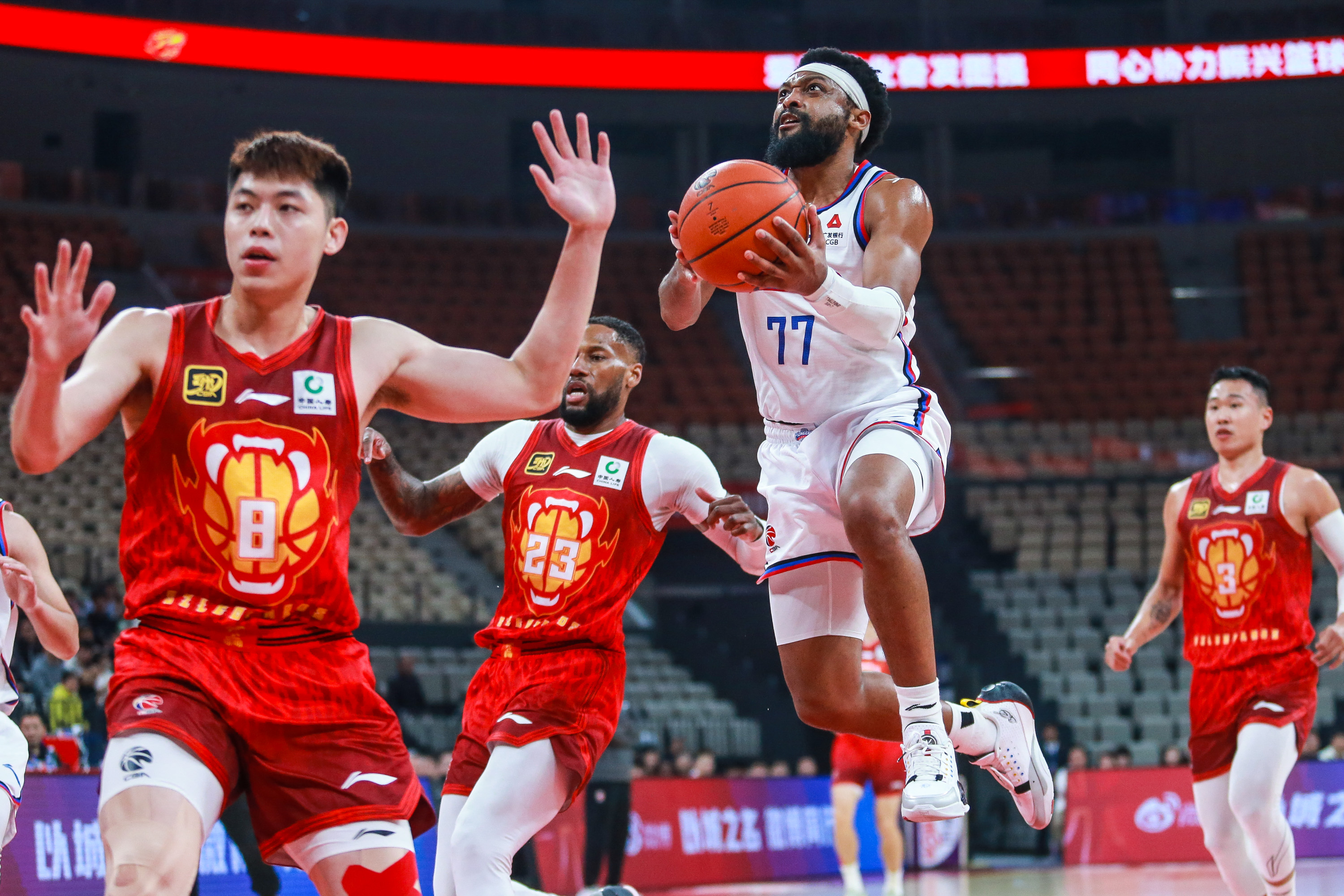 加时末段德甲焦点战；深圳男篮豪取连胜；管理层满意；数据趋势出现新变化的简单介绍