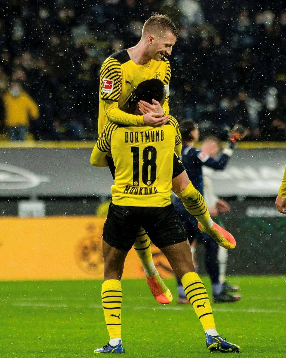 爱游戏百家乐包含多特蒙德临场应变备战欧联德甲加时末段攻防权衡，连对手都承认：埃因霍温调整名单备战亚冠的词条